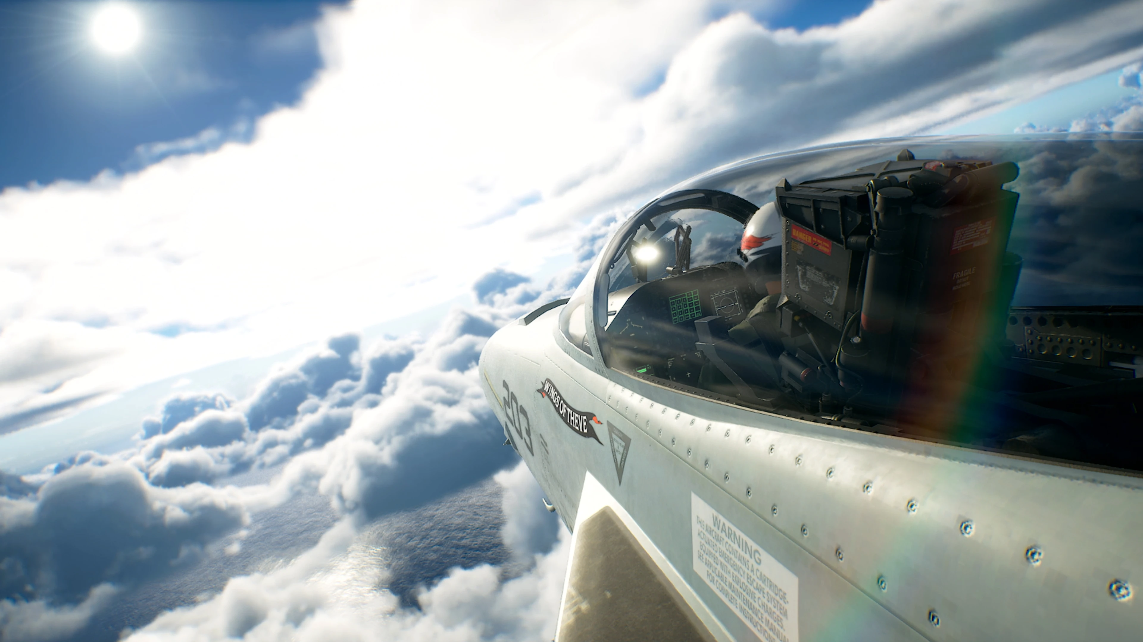 Cận cảnh phi công và buồng lái chiến đấu cơ giữa nhiều tầng mây trong Ace Combat 8.